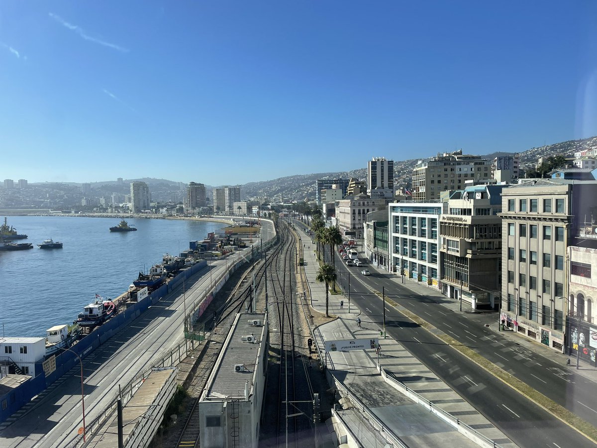 ecoevogirl's tweet photo. So grateful to have attended and presented research at the EMBO workshop @EMBO with the Schneider Lab!! Valparaíso was amazing! 🇨🇱 https://t.co/1u3A116crJ