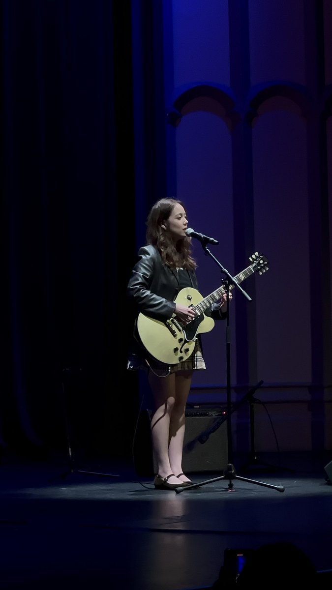 kellysoupp's tweet image. I LOVE U @laufey