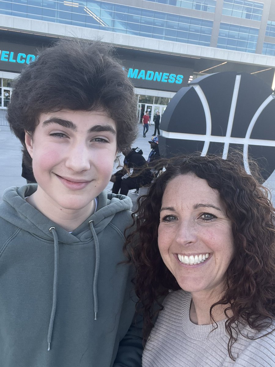 BethK33's tweet photo. March Madness!! 🏀 #mmselfie https://t.co/DvntiwIqhn