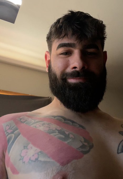 When I was a kid, I thought I could be a hacker.  When I became a man, I became a Computer Jacker.  <a href="/tag/sweatpants"class="tags"><span>#sweatpants</span></a><a href="/tag/dilf"class="tags"><span>#dilf</span></a><a href="/tag/bulgewatch"class="tags"><span>#bulgewatch</span></a>