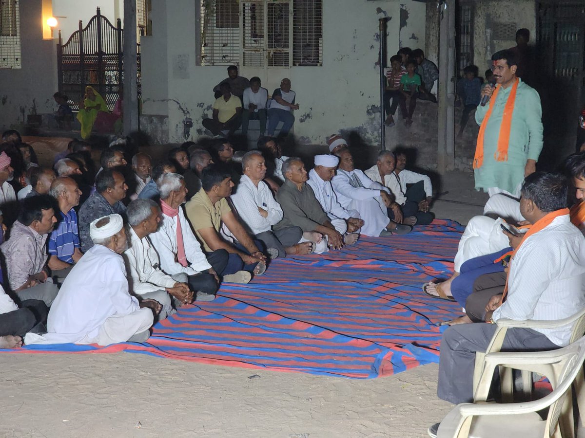 sardarchaudhri's tweet photo. પાટણ લોકસભામાં પ્રચંડ વિજયના શંખનાદ સાથે પાટણ લોકસભાના ઉમેદવાર શ્રી ભરતસિંહ ડાભીનો ખેરાલુ વિધાનસભાના ખેરાલુ તાલુકા સ્થિત ચાડા ગામ ખાતે કાર્યકર્તા અને હોદ્દેદારો સાથે પ્રવાસમાં સહભાગી થઈ, કાર્યકર્તાઓને વિજય વિશ્વાસ વ્યક્ત કર્યો...

#PhirEkBaarModiSarkar
#ModiKi https://t.co/RcYLxNPvYd