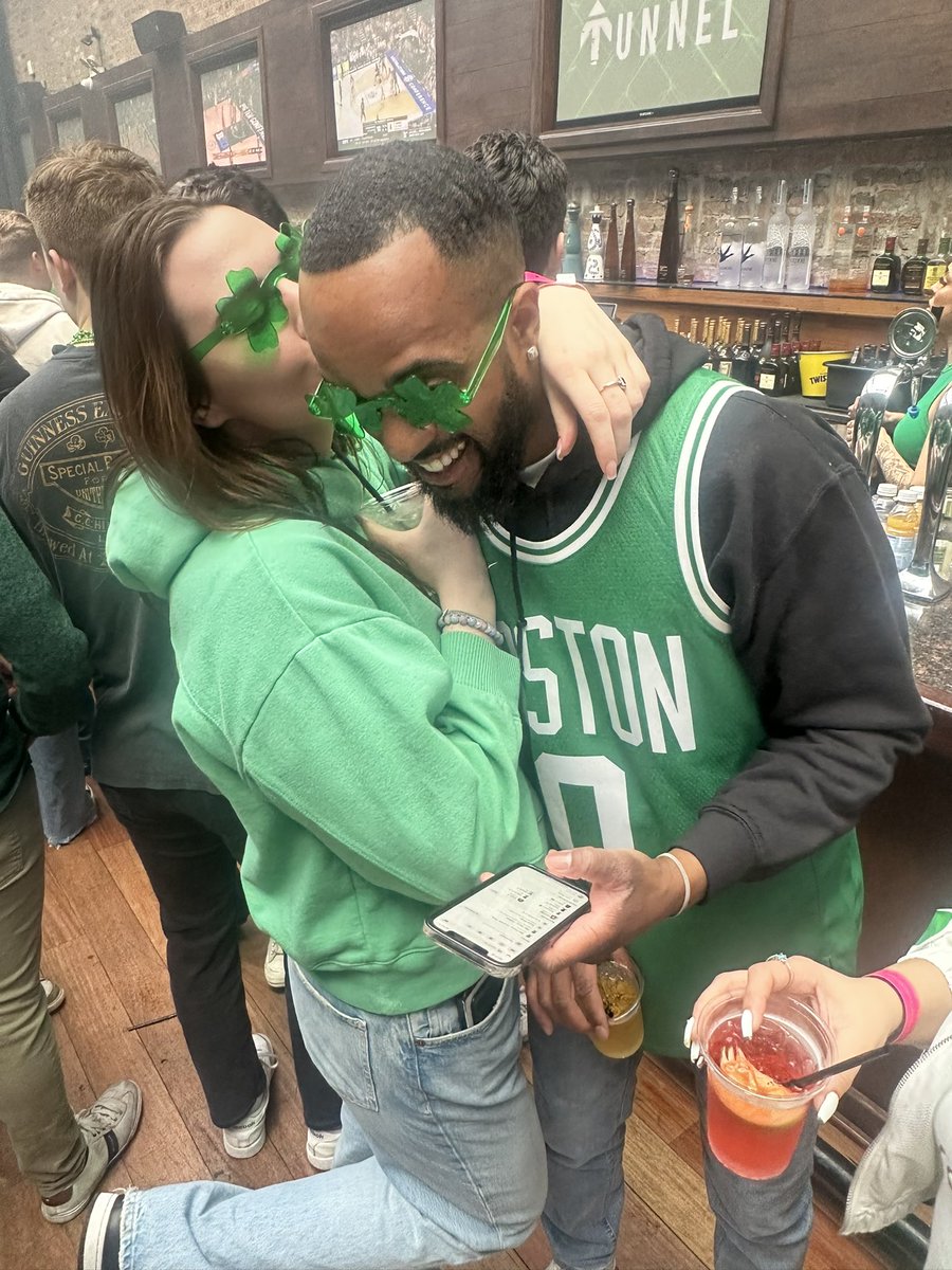 222muchross's tweet photo. In my lover girl era 🍀💚 https://t.co/C5hHxgEVFV