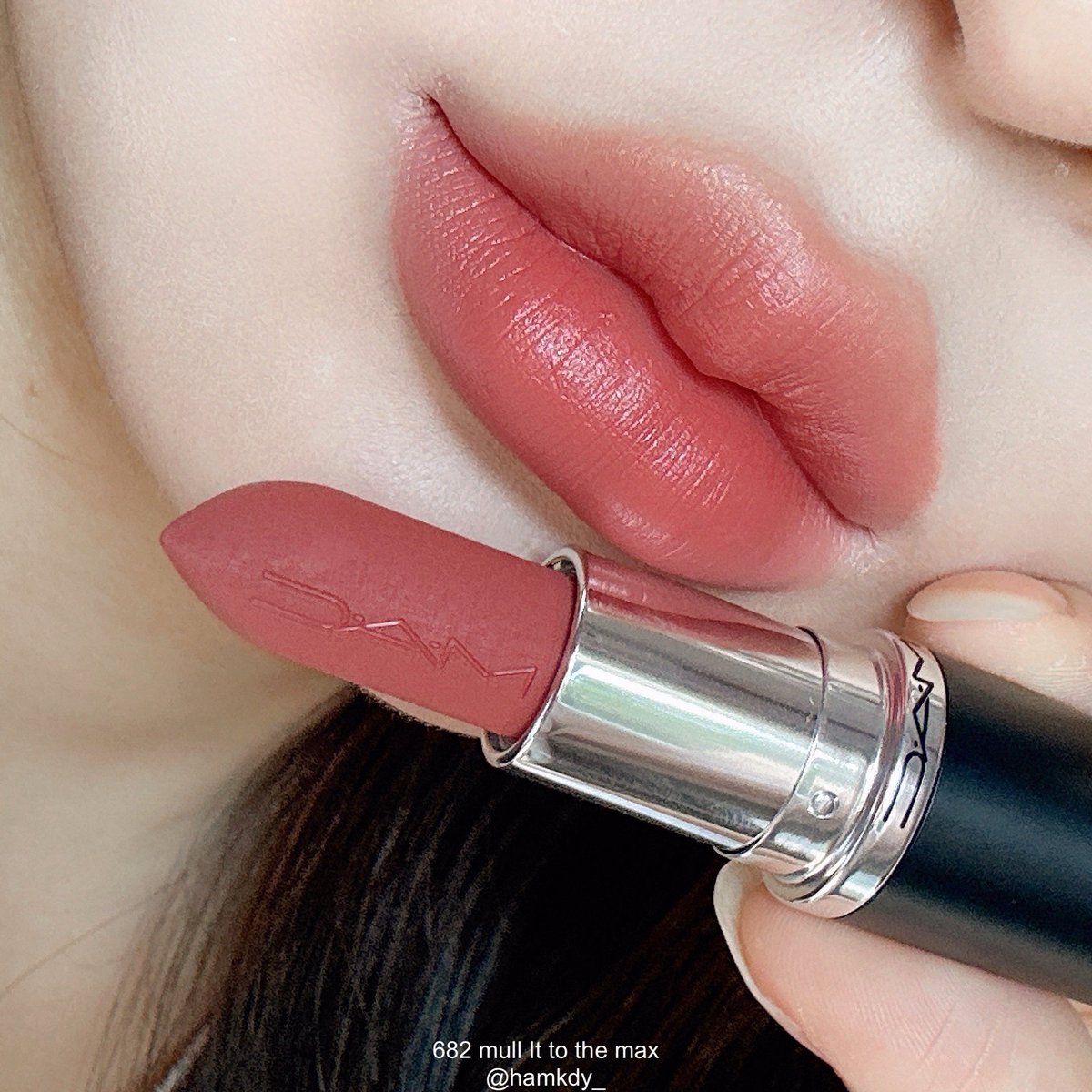 Hamkdy_'s tweet photo. เจอลิป M.A.C สีแบบนี้ไม่เคยรอดเลย แล้วโทนนี้ต้องแมคด้วยนะ ทำถึงงงง โคตรสวยยย สี mull It to the max เป็นลิปแมตต์สูตรใหม่ ดีจนงง เนื้อนุ่มขึ้น สีชัดขึ้น สบายปาก ทนอีก https://t.co/B1SELHIemf
