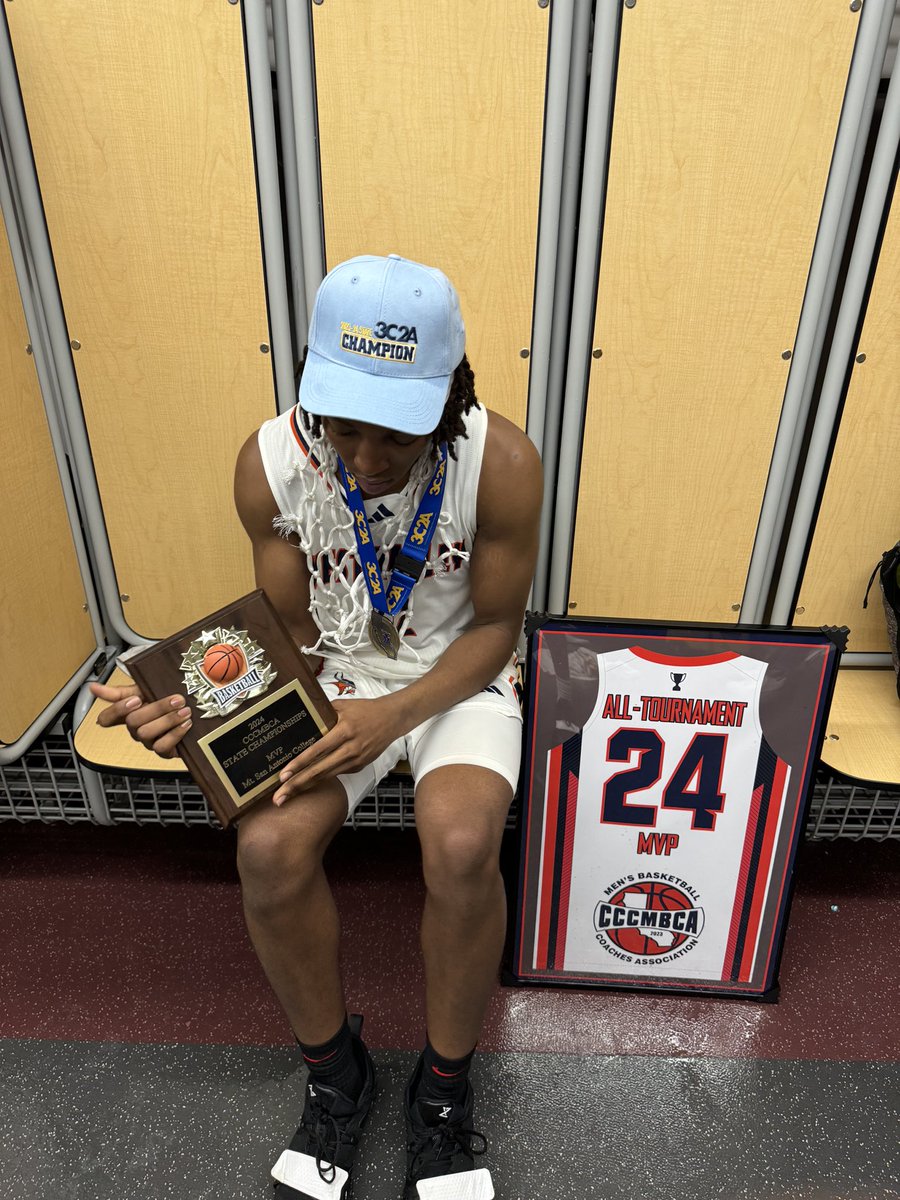 ELIJAHH🖤 tweet media