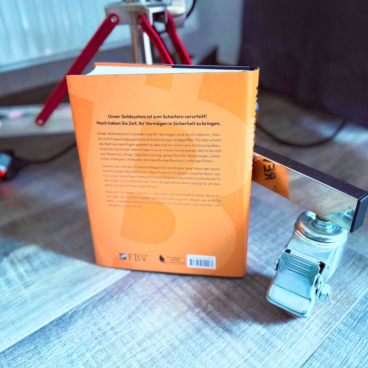 hakobert's tweet photo. 🎁 Besten Dank an das #21Bitcoin Team und natürlich an #MarcFriedrich für sein neues signiertes #Buch „Die größte #Revolution aller Zeiten“. Ich schätze euren Support sehr und freue mich euch bei dem nächsten #Bitcoin  Event persönlich kennenzulernen :) https://t.co/uNO5l6mgqZ