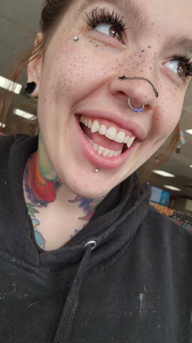 I got my fangs fixed today 💕 who's gonna let me bite them? https://t.co/rKK7CIzN8E