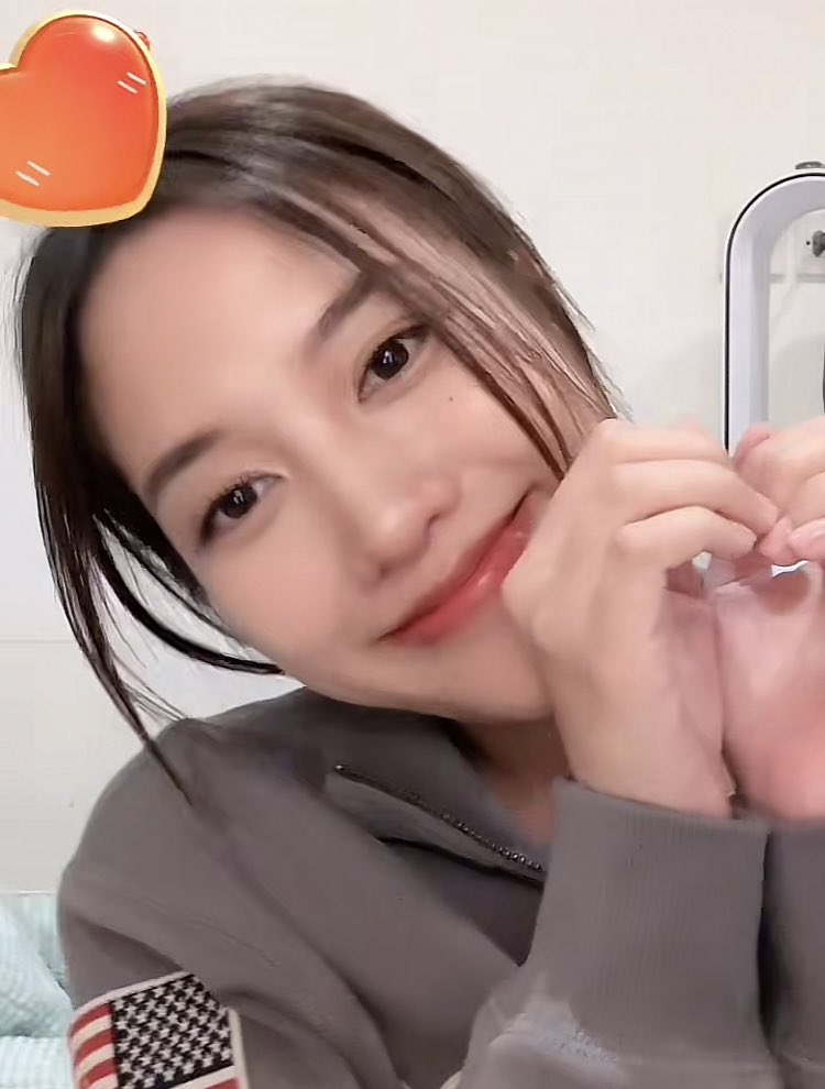whatsernam9's tweet photo. @Trapping_co Thank you so much 🥹♥ and all for Freen Sarocha 😍🔥

#FREENxTRAPPING #BeMyValentineCollection #TRAPPINGBeMyValentine #GIRLFREEN #srchafreen https://t.co/dSVHOClSj7