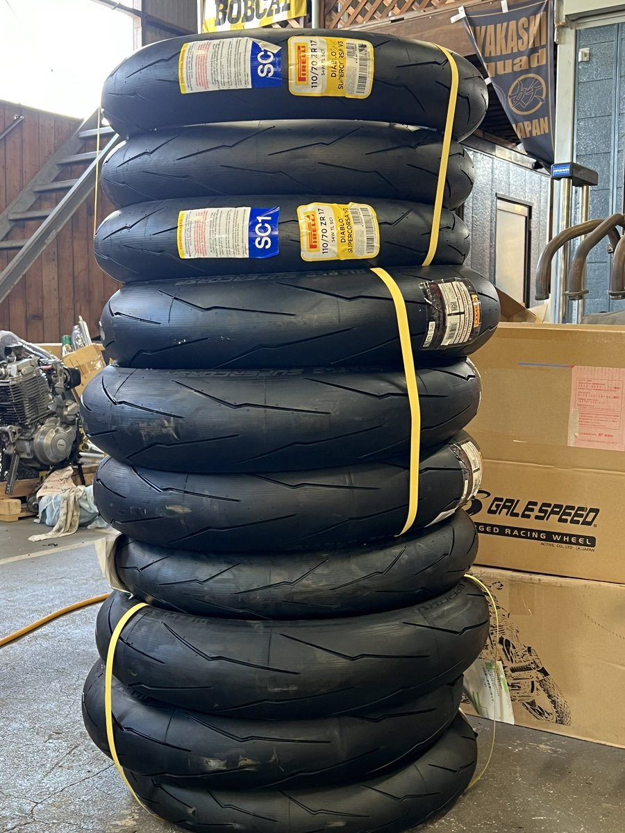 FREEDOM1987943's tweet image. #ピレリーディアブロスーパーコルサV3

 #SC1

110/70ZR17
140/70ZR17

これで最後になります、欲しい方はお急ぎください😊

タイヤもまとめて処分しました、もう少し早めに連絡くださいと毎回言われます（笑）