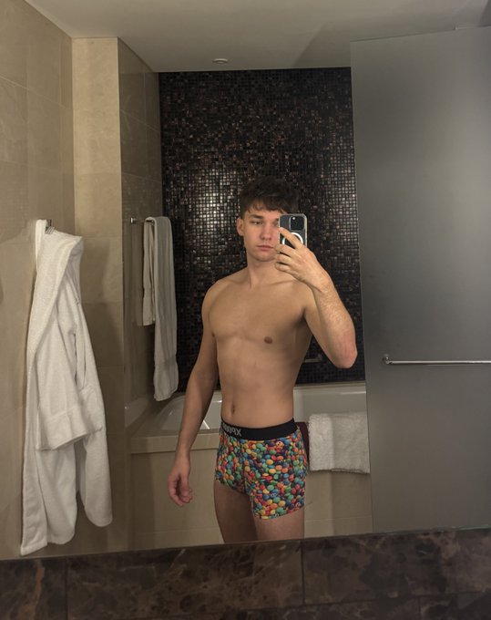 Candies in my panties https://t.co/c3vteHOOv4