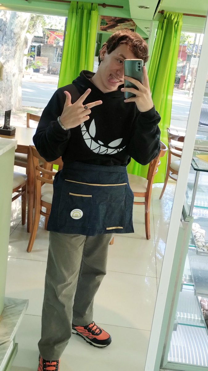 Comenzó el otoño y aproveche para ir a laburar con la merch de <a href="/Rubiu5/">elrubius</a> <a href="/MadKatStore/">MadKat - fan acc</a> 
Siempre fachero 😎🔥