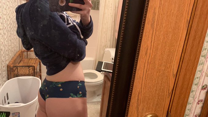 Where on my body would you kiss? https://t.co/7Bdcds1Qsp