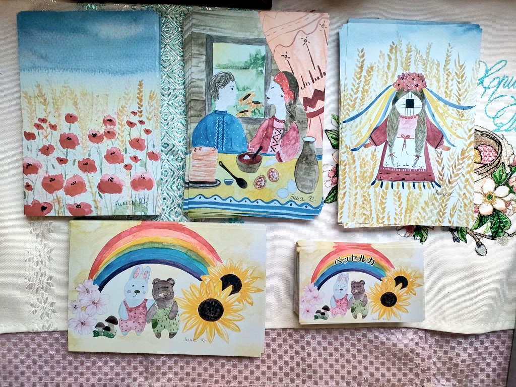 besseruka's tweet photo. 明日発売予定のお品物
@AnnaKryva さん製作
ウクライナからのポストカード

💐ウクライナの伝統
をテーマに描き下ろして頂いた絵画と、
🌈ベッセルカ（虹）の絵のポストカードのセット https://t.co/RFfiobIhLX