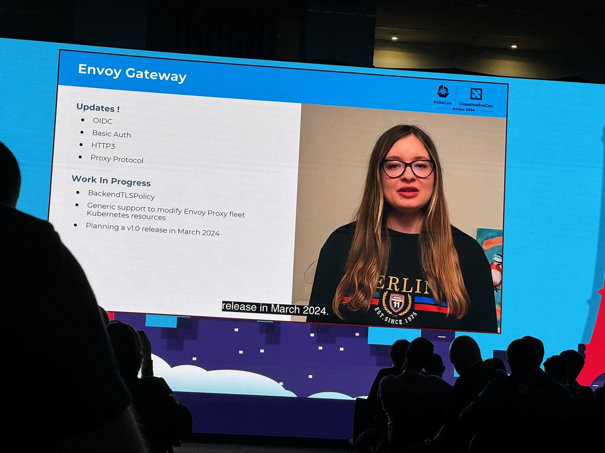 I always enjoy the @CloudNativeFdn project updates at #KubeCon! 

In my unofficial awards, @lizrice wins “best location” for the @ciliumproject update ⛷️

@wm wins “best Linky animations” for @Linkerd 🦞

The @EnvoyProxy project wins “best API gateway announcement” 😁