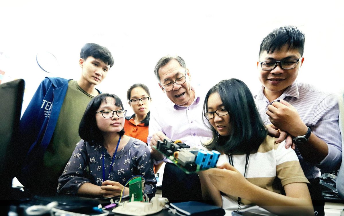 MAKING BIOMEDICAL ENGINEERING "FAMILIAR" TO VIETNAM

Prof. Vo Van Toi, former head of Biomedical Engineering department at VNUHCM-International University, is known as the pioneer who established the first program in biomedical engineering in Vietnam.

vnu350.vnuhcm.edu.vn/en/