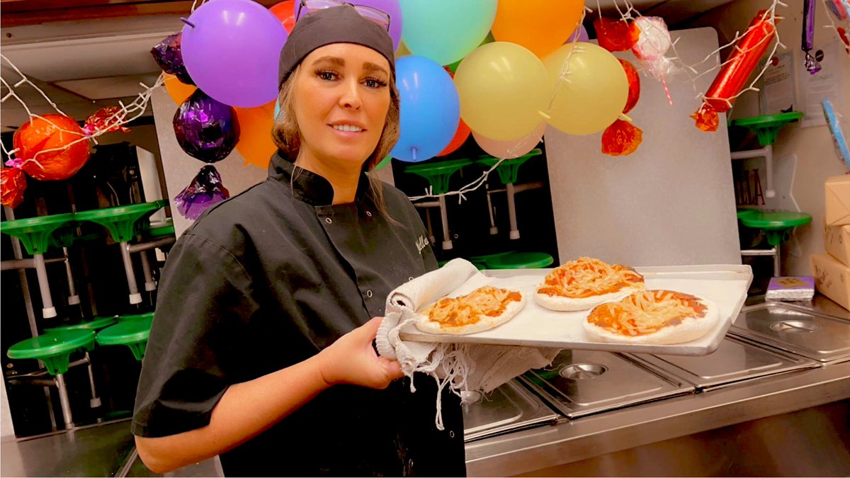 🍕I really enjoyed making pizza with year 3. Lots of messy hands &amp; smiles on faces. Thank you year 3 for my chocolate. <a href="/louiselight80/">Louise</a> <a href="/GreensideHead/">Judith Reynolds</a> <a href="/mellorscatering/">Mellors Catering Services</a>