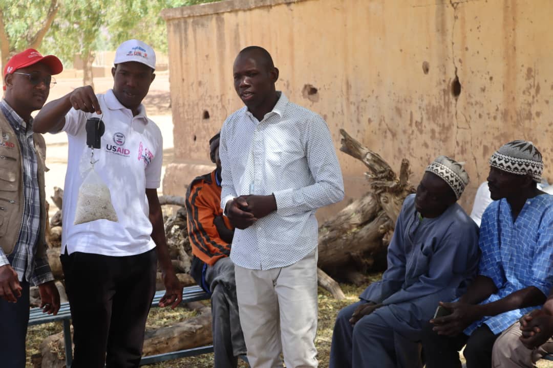 SaveChildrenMLI's tweet photo. 627 membres de 50 coopératives d'élevage formés sur les techniques améliorées d’alimentation du bétail dans les cercles de Douentza & Koro.
Ces formations soutenues par #Albarka financé par @USAIDMali vise à améliorer l’alimentation des animaux & augmenter le revenu des éleveurs. https://t.co/wsWlPeVTv2