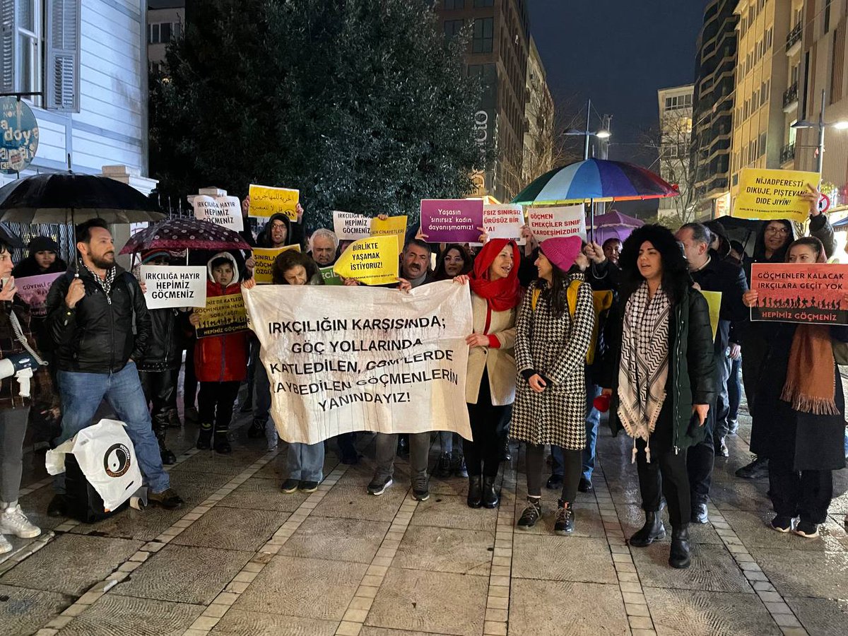 21 Mart Uluslararası Irkçılık ve Ayrımcılıkla Mücadele Günü'nde, Birlikte Yaşamak İstiyoruz İnisiyatifi ve Hepimiz Göçmeniz Irkçılığa Hayır Platformu'nun çağrısıyla Kadıköy'de toplandık. Göç yollarında katledilen, GGM'lerde kaybedilen göçmenlerin yanındayız!