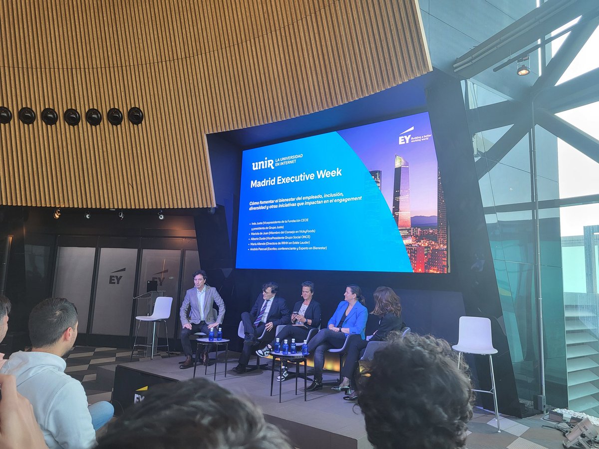 Tercera jornada de la #ExecutiveWeekUNIR para hablar de #bienestar, #diversidad y #engagement con ponentes que nos están compartiendo su valiosa experiencia y en un auditorio espectacular en las oficinas de <a href="/EY_Spain/">EY Spain</a>