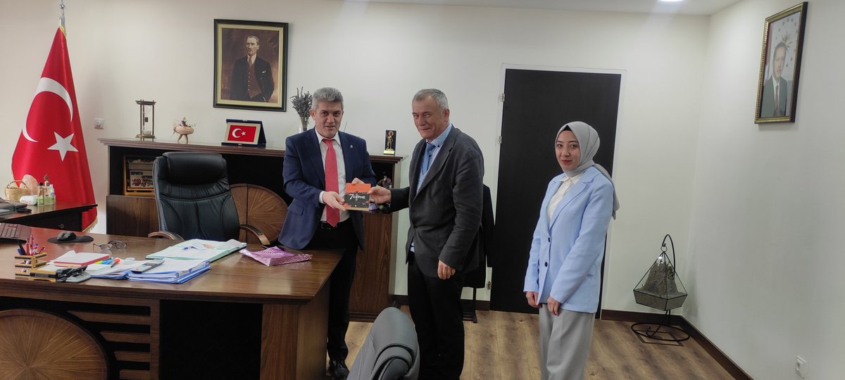KeciborluKymkm's tweet photo. Keçiborlu İlçe Halk Kütüphanesi Müdürü Feyzi ALTINALAN ve Personeli Kütüphane Haftası münasebetiyle Kaymakamımız Sn. Tahsin AKSU'yu ziyaret etti.  Kaymakam AKSU, Kütüphane faaliyetleri ve etkinlikleri hakkında bilgi aldı. https://t.co/icQoAVioVo