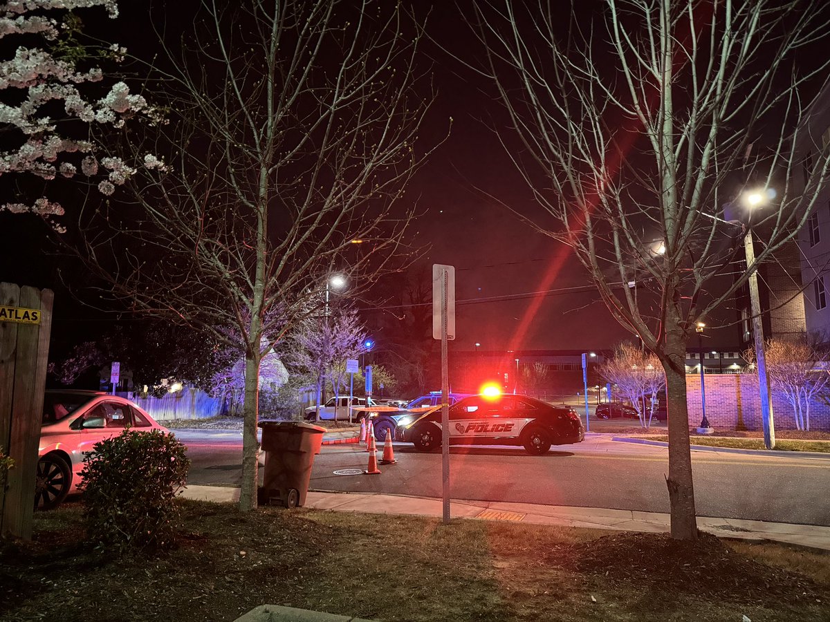 #BREAKING this morning- police are responding to a call of shots fired here on Glenwood Avenue off of West Gate City Boulevard. This is directly off of UNCG’s campus. I’ve confirmed with UNCG police no students were involved. @myfox8