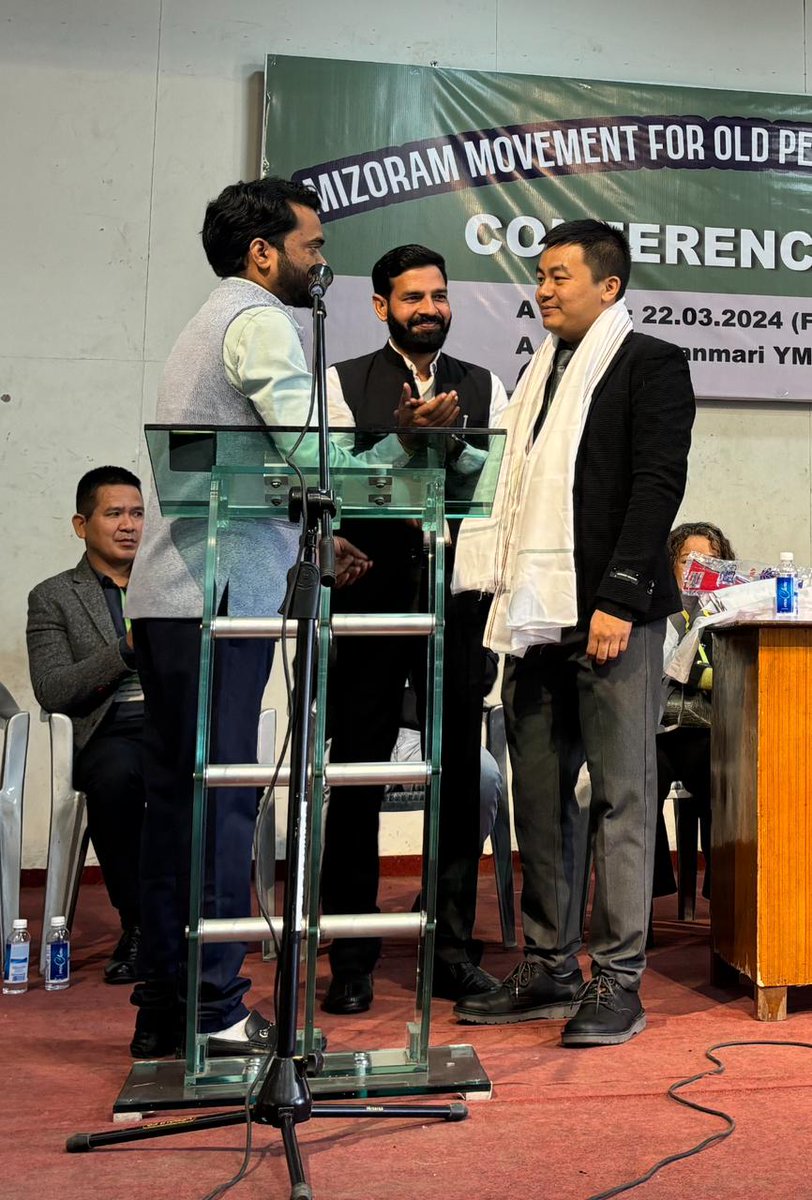 #मिजोरम भी हुआ अब शामिल हमारे पुरानी पेंशन बहाली #OPS आंदोलन में। पांच सौ से अधिक साथियों के साथ मिजोरम टीम ने #नेशनलमिशनफॉरओल्डपेंशनस्कीम (भारत) #AINPSEF के साथ हाथ मिलाया और आधिकारिक रूप से संबद्धता ग्रहण की। इस अवसर पर दिल्ली प्रदेश अध्यक्ष विनोद यादव जी साथ रहे।