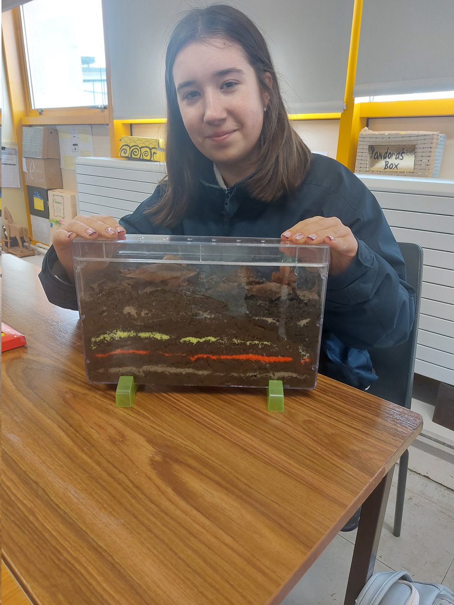 Stpaulsgeo's tweet photo. Update: Three weeks ago, we created a worm world. We can clearly see that our worms have been busy mixing up the soil. The top layer is almost completely gone. https://t.co/3SqkOSOg9e