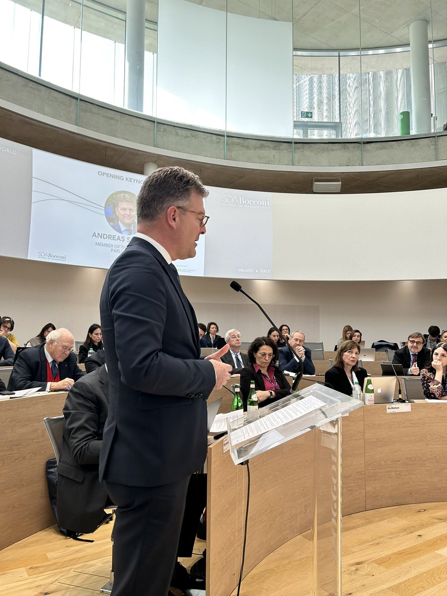 CarmeloCennamo's tweet photo. @sdabocconi @CompPolicyInt Dr. @Andreas_Schwab from @EU_Commission delivering his keynote on the importance of setting principles for and ex-ante binding rules for #competition in #digital #markets  
@sdabocconi @CompPolicyInt https://t.co/iLgHuHsxX2