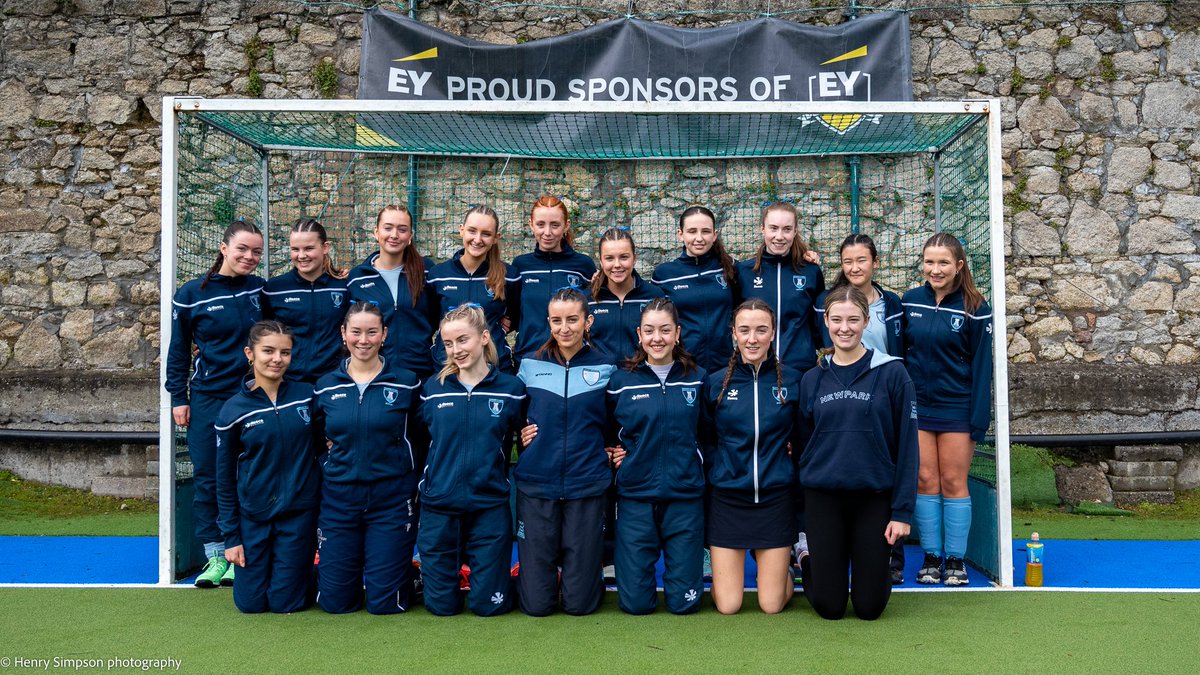 Senior Girls' Hockey team has had a great season, doing the school proud. Such a tough loss in last week's final, losing on one v ones to @DroghedaGrammar. The girls are an inspiration to everyone for their skill, teamwork, good humour and honesty of endeavour. #prideofnewpark