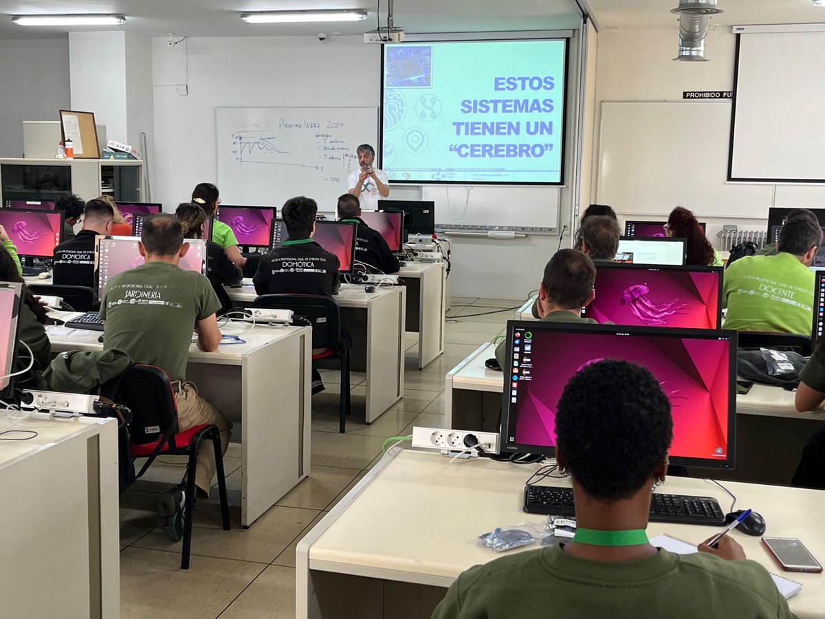 Arduino Week Extremadura tweet media
