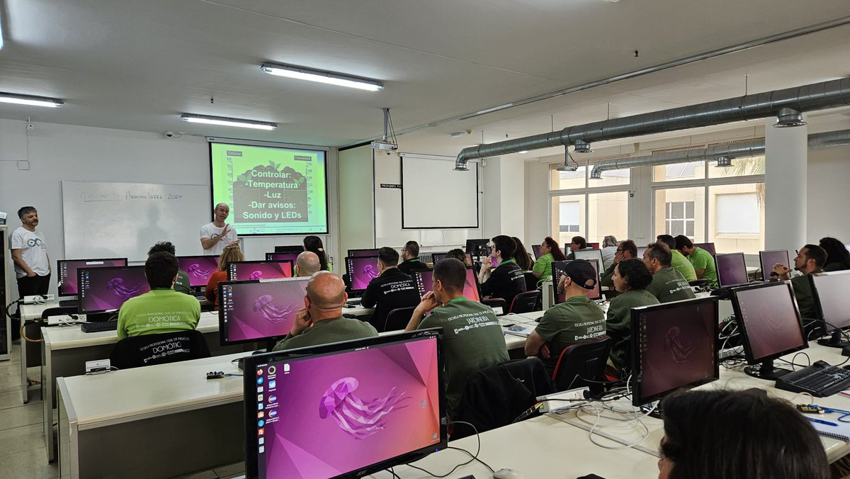 Arduino Week Extremadura tweet media