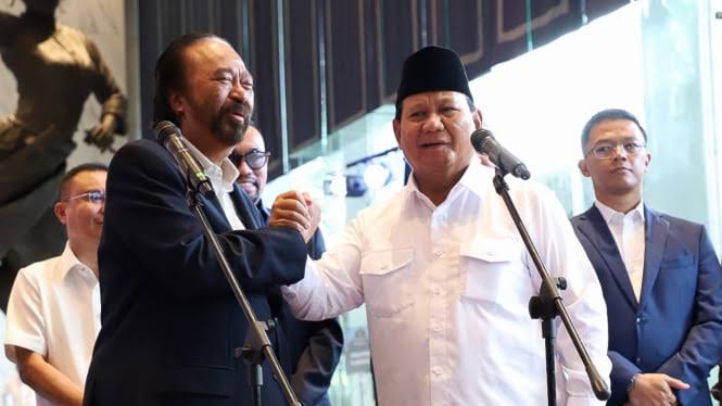 Mereka lahir dari 1 rahim yang sama, yaitu GOLKAR. Kalo tiba2 melihat Prabowo dan Surya Paloh haha hihi...wajar saja

Yang jadi pertanyaan, Gibran kemana? 2 moment penting Gibran tak dilibatkan. Saat pidato kemenangan pasca pengumuman KPU dan pertemuan dengan Nasdem

Jika alasan