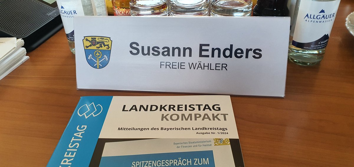 Kreistagssitzung: Wieder Diskussion um Finanzierung der #Krankenhäuser Die #Krankenhausplanung muss JETZT endlich in #Bayern @StMGP_Bayern stattfinden nachdem @Karl_Lauterbach unsere Kommunen am langen Arm verhungern lässt #FREIEWÄHLER #LandkreiseEntlasten #Enders #JetztHandeln