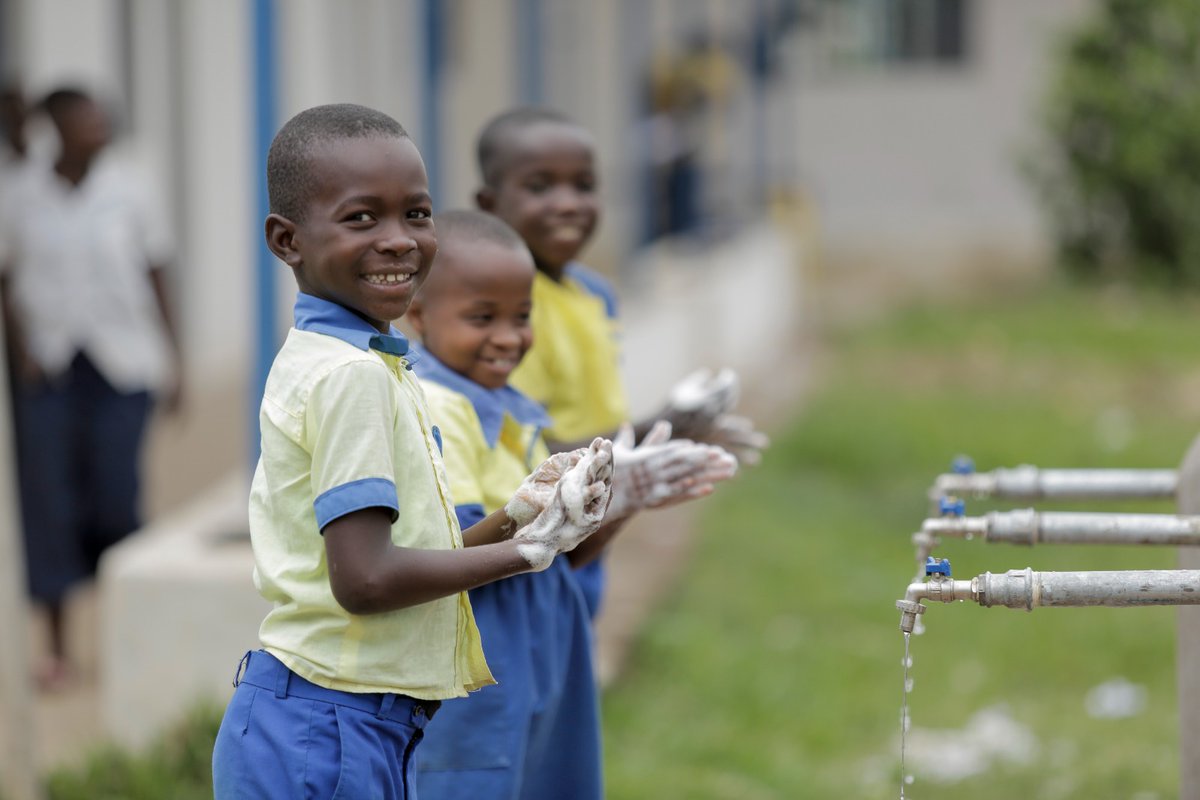 En cette Journée mondiale de l'eau, @UNICEF réitère son engagement à soutenir le @BurundiGov pour que chaque enfant ait accès à des services d’eau, d’assainissement & d’hygiène résilients, sûrs, équitables & sensibles au genre. urlz.fr/pYSN #WorldWaterDay