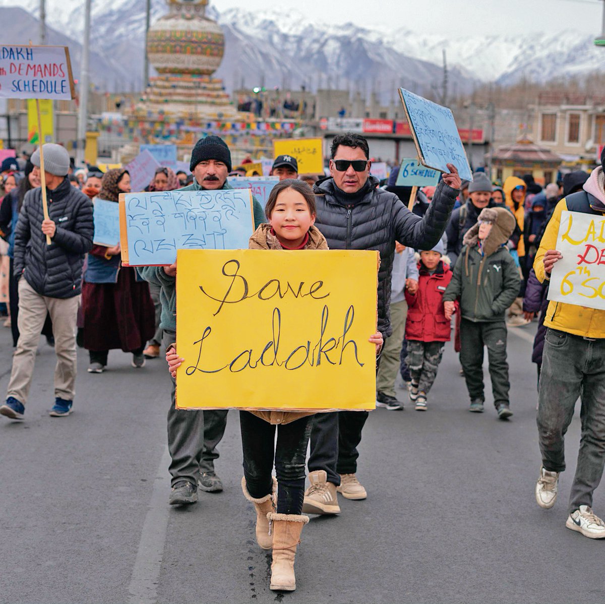 shorts_91's tweet image. Thousands protest in Ladakh for cultural preservation, #Jobs, and #LandProtection. Demand statehood or federal control, indigenous rights safeguarding. 

Read more on shorts91.com/category/india

#LadakhProtests #CulturalPreservation #rights
