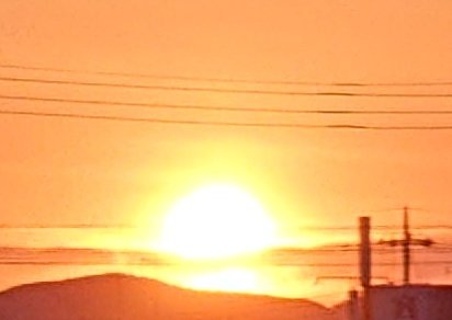 ちょっといい夕日撮れた😋
雲のかかり方が、半沢直樹的な？

ただ、夕日って、見たそのときはきれいだけど
あとから見ると寂しいかも

#イマソラ(さっきの空) #メンタルケア