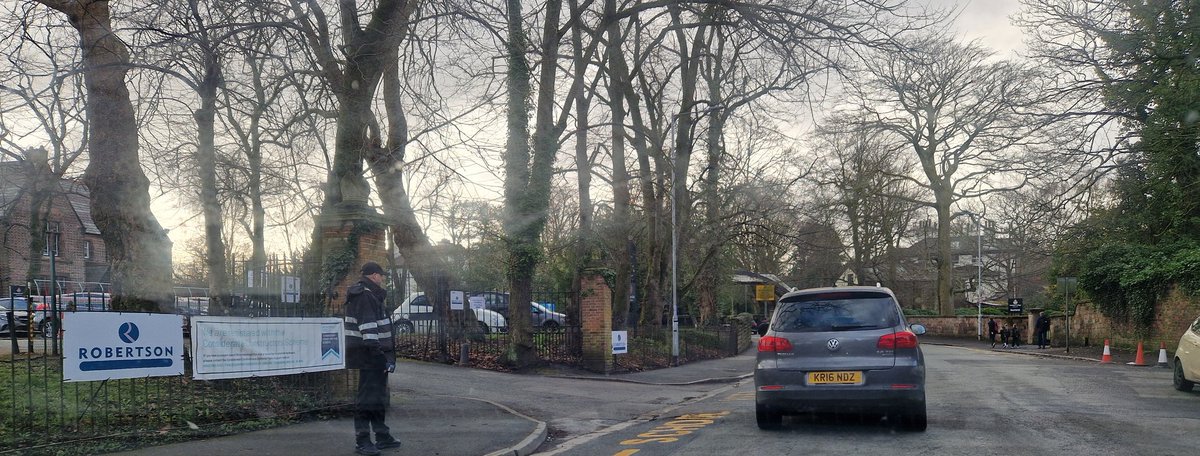 Following complaints from residents, it was good to see traffic enforcement officers outside Liverpool College this morning, preventing bad parking and keeping kids safe on their way to school!