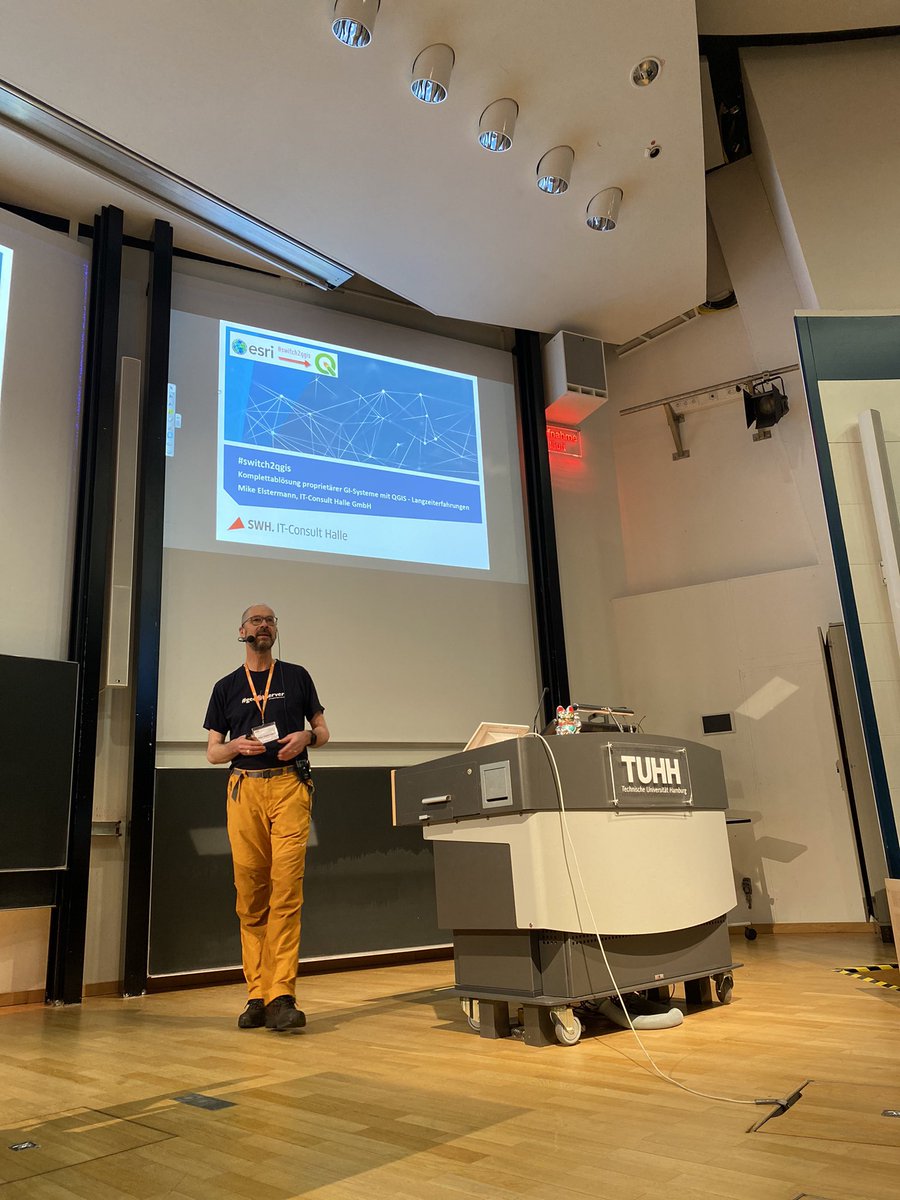 basemap.de (@basemapde) on Twitter photo Exzellenter Vortrag vom <a href="/geoObserver_/">#geoObserver 🌍🔭@geoObserver@mastodon.social</a> auf der #FOSSGIS2024 zum Thema „Switch2QGIS“ Exzellenter Vortrag vom <a href="/geoObserver_/">#geoObserver 🌍🔭@geoObserver@mastodon.social</a> auf der #FOSSGIS2024 zum Thema „Switch2QGIS“