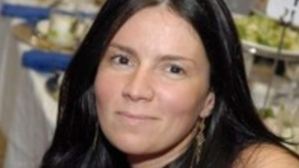 Nadia Vitels, 52, who was found stuffed in duffel bag in her Manhattan apartment was 'killed by two SQUATTERS who beat her to death' as cops hunt male and female suspects trib.al/DjpJkjG