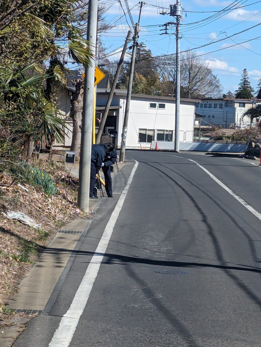 【業務連絡】
ここのところ取り締まり関連のことしか呟いてませんが(笑)
治療院の前の道＝県道280号白井流山線の東向き、治療院を過ぎて30mの所に可搬式オービス置いてます。
この道、制限速度時速30キロなのですが、ついつい速度出てしまいがちです。
くれぐれも安全運転で。
柏市逆井5丁目です。