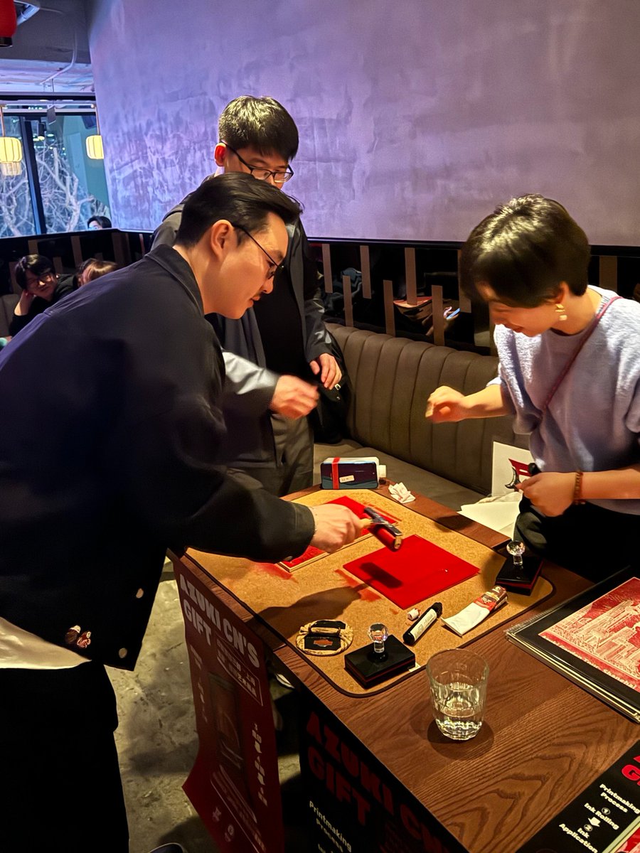 AzukiCN_garden's tweet photo. Last night was seriously exciting, weren't you just waking up? 

Thanks to @Azuki  for bringing everyone together!

Check it out, @ZAGABOND  loves our art print!

Thanks everyone for joining THE BEANS COMPANY, got to catch up with lots of old and new friends! https://t.co/iuINxhhdZl