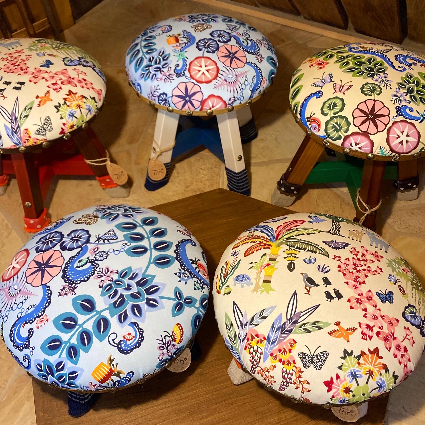 虹亀商店紅型椅子