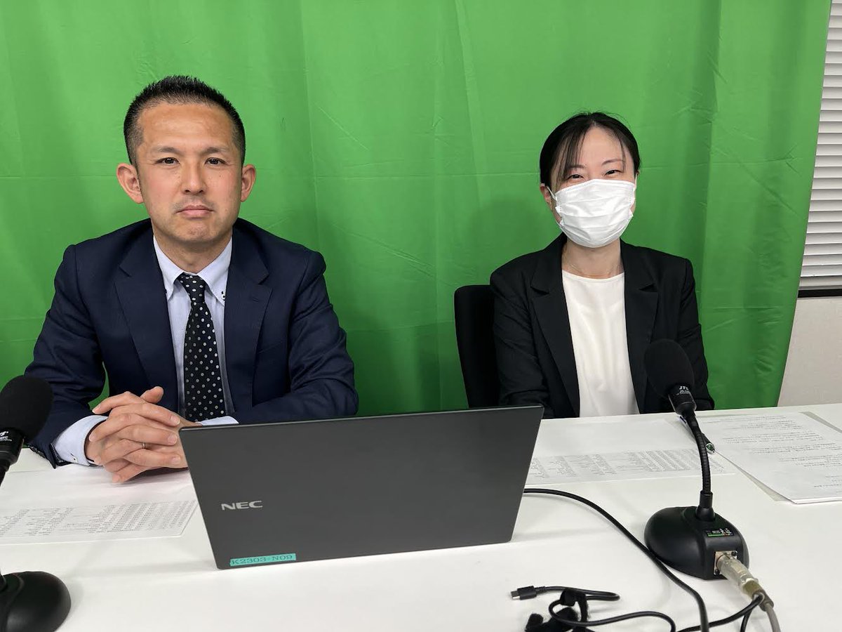 kansai_TOTSU's tweet photo. 2025年度新卒採用の会社説明会をWEBで開催。グリーンの背景にCG合成してセットを作っています。実際に説明会でご覧ください。
#2025年度就活
#映像業界
#テレビ業界
#中継車
#OBVAN https://t.co/WpSxPAGJmU