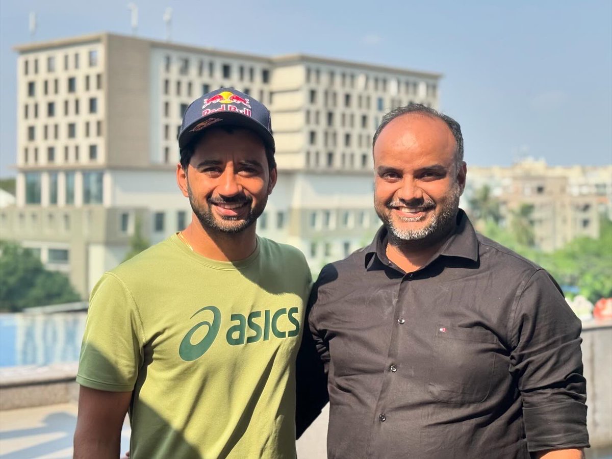 #FanboyMoment with ace Hockey Star of India @manpreetpawar07. A great ambassador of the game and above all a wonderful human being. Wishing @hockeyindia Team the very best for @paris2024 🏑🥇🇮🇳 #ManpreetSingh #ChakDeIndia #Hockey #Odisha