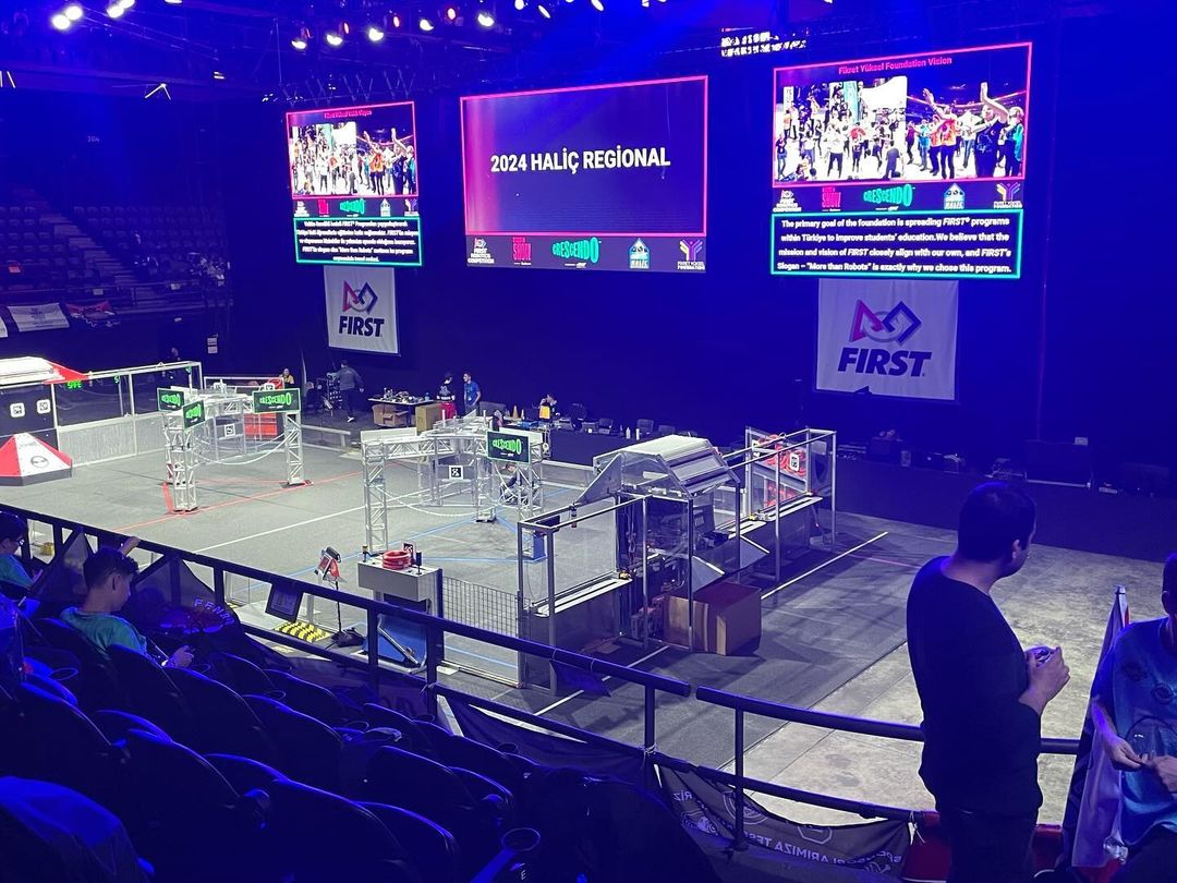 Paraducks9609's tweet photo. Haliç Regional!🐥
#Robotics #Competition #Bharat #Tech4Good #TechPower #ViksitBharat #AatmanirbharBharat

@FRCTeams
@FIRSTweets
@FTC_INDofficial
@bombayintschool https://t.co/Z0yy3zWx0v
