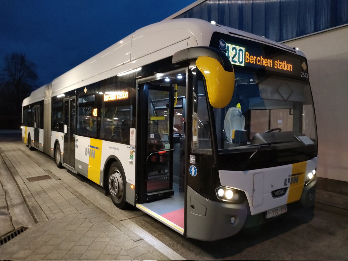 Goedemorgen, fijne vrijdag 😊🙋‍♂️

#busdriver #publictransport #openbaarvervoer #busdriverlife #happybusdriver #lovemyjob #delijn #hoppin #MijnLijnAltijdInBeweging #beweegmeenaarminderco2 #vdlbusandcoach #vdlbus #geledebus