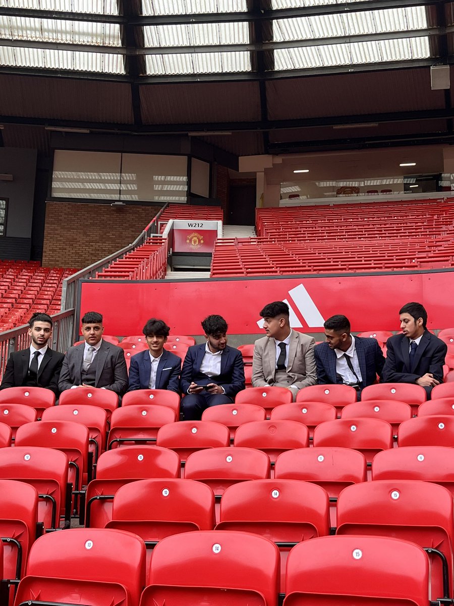 Our graphics students took their designs to Old Trafford yesterday with @MU_Foundation they were blown away by their pieces and so are we. The overall winners were: E - Rashid N S- Ahmed M S- Sahar K A- Abdullah S They are all winners in our eyes #Proud