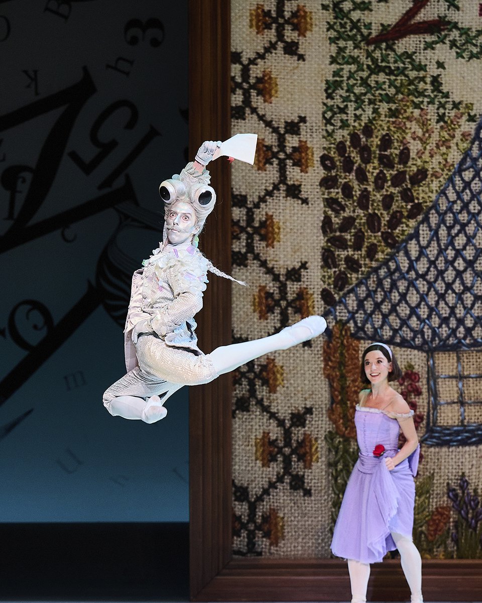 It's almost 5pm and that means we're leaping into the weekend🐟 Drew Hedditch and Benedicte Bemet Photo: Chris Rodgers-Wilson