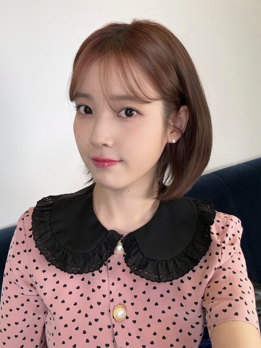 [📷]
IU 6th Mini Album [The Winning]
FAN SIGN EVENT

FAN SIGN EVENT를 통해 만난
💜징니와 유애나💚
짧지만 큰 힘을 받을 수 있는 시간이었어요😍
유애나 응원 덕분에 월드투어 준비도 완료‼️💪

#아이유 #IU
#TheWinning