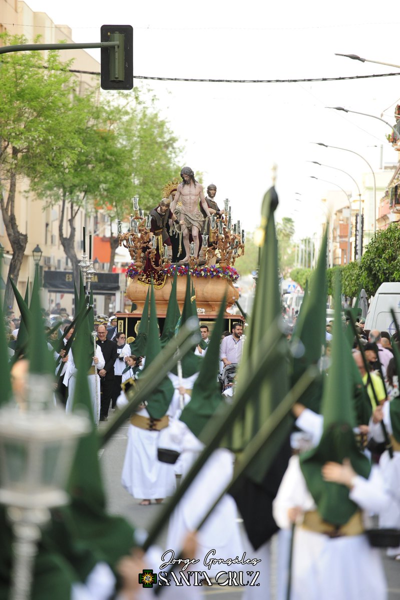 Hoy llega nuestro Viernes de Dolores, con el que hemos soñado todo un año.

Un día para volver a llevar nuestros capirotes, convertirnos en el andar e iluminar el camino de Nuestro Padre Jesús de la Caridad y María Santísima del Rosario.

#viernesdesantacruz #verdeynegro