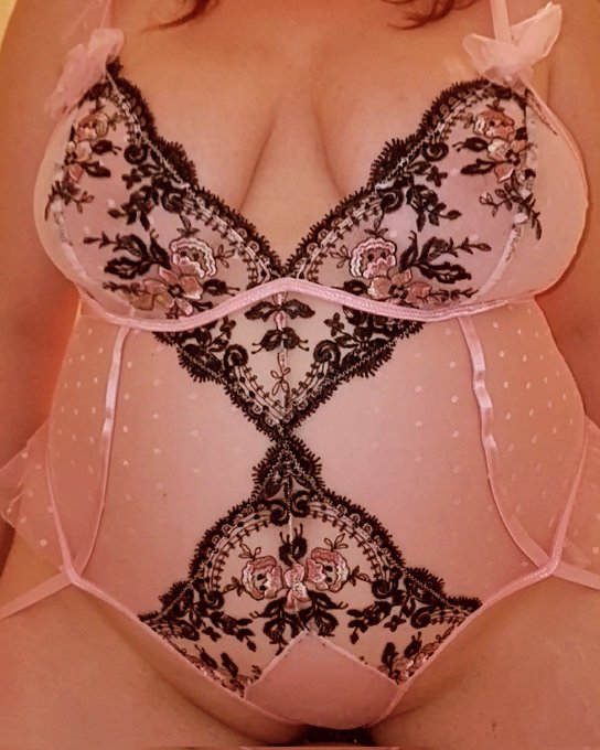 Happy Friday 😍 what's ya plans for the weekend. JOINING ME on a video call did I hear you say 😘 https://t